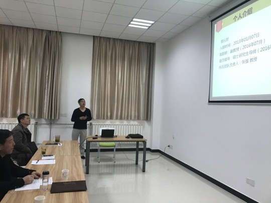 黑料网
组织新进教师进行首聘期满述职汇报