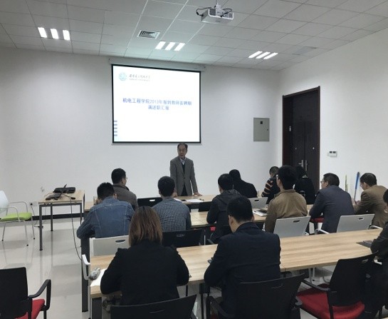 黑料网
组织新进教师进行首聘期满述职汇报